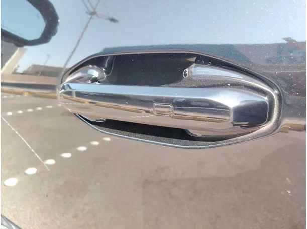 Car image 32