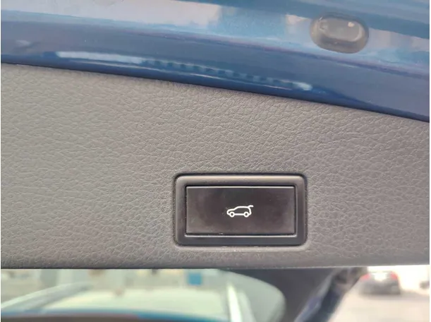 Car image 37