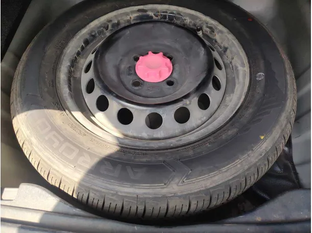Car image 26