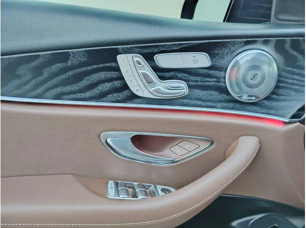 Car image 39