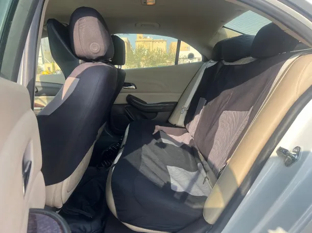 Car image 14