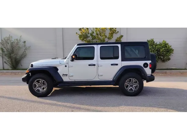 Car image 8