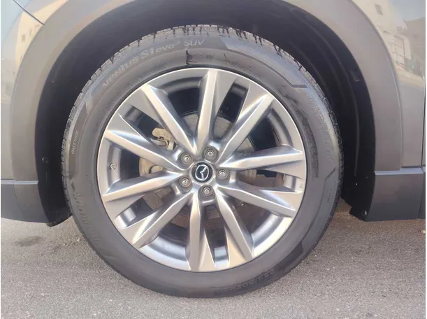 Car image 10