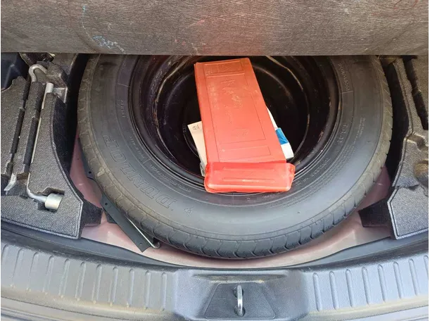 Car image 27