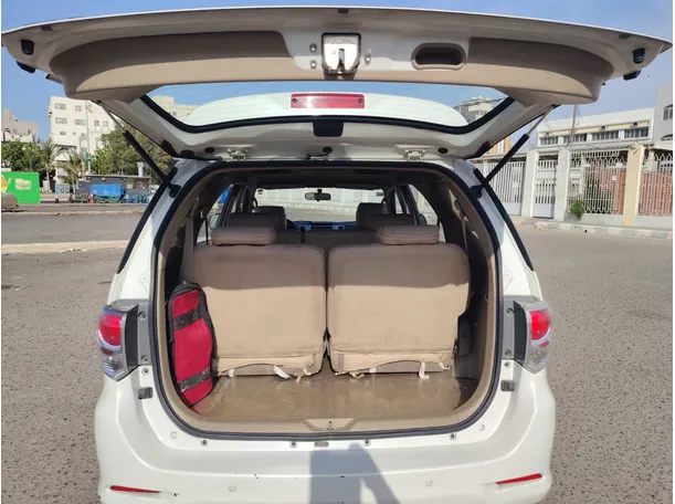Car image 23