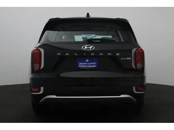 Car image 12