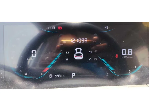 Car image 19