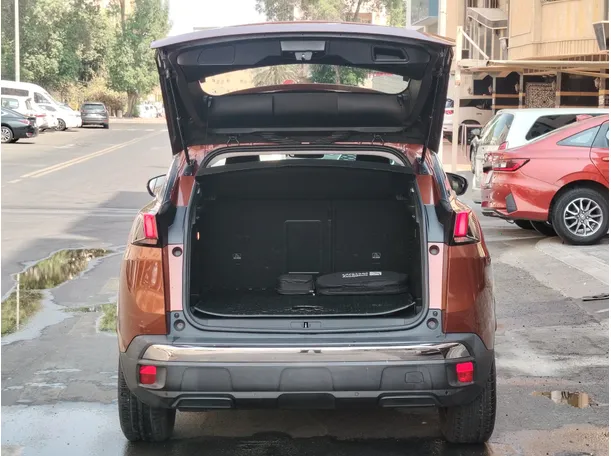 Car image 26
