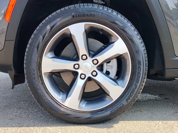 Car image 10