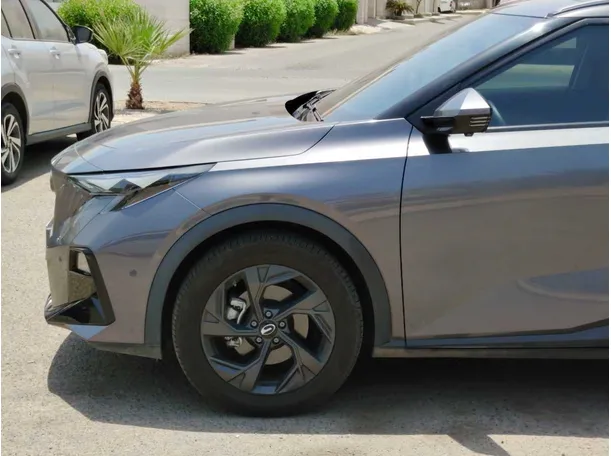 Car image 9