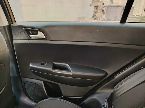 Car image 37