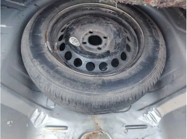 Car image 26
