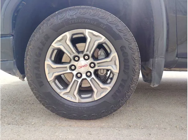 Car image 10