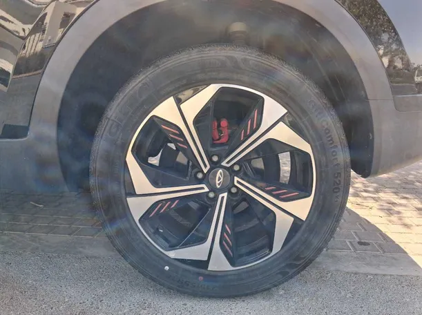 Car image 9