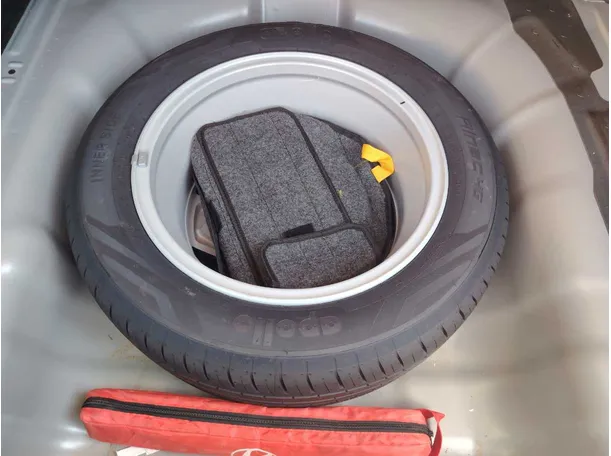 Car image 30