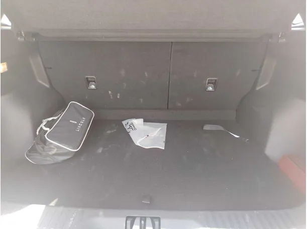 Car image 25