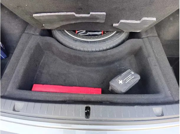 Car image 36