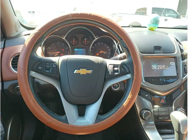Car image 17