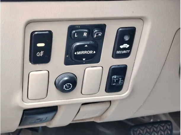 Car image 25