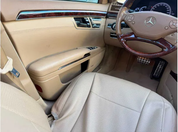 Car image 19