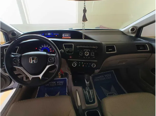 Car image 14