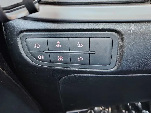 Car image 27