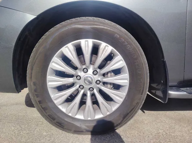 Car image 10