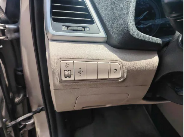 Car image 35