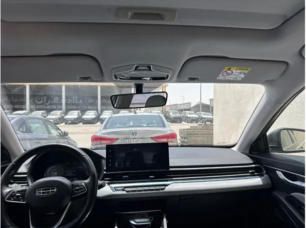 Car image 12