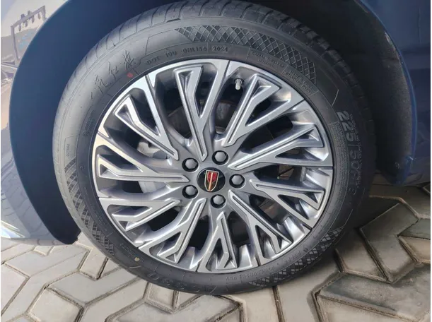Car image 10