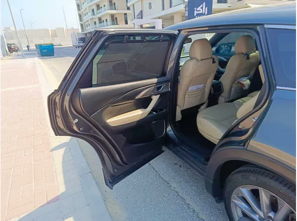 Car image 19