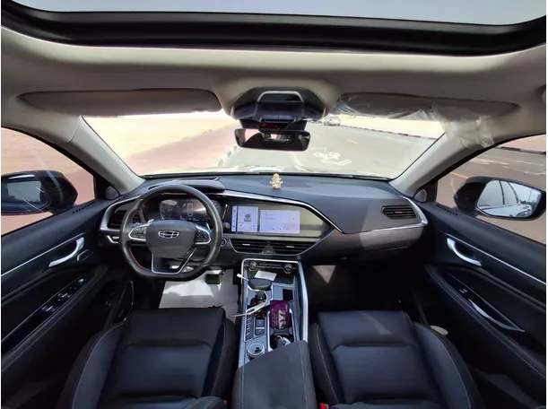 Car image 14