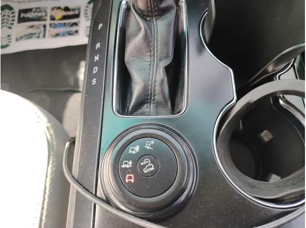 Car image 20