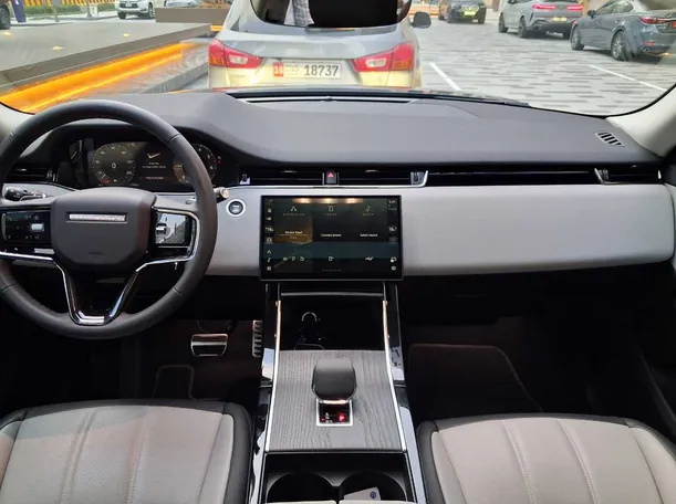 Car image 15