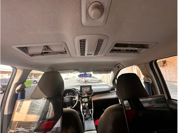Car image 24