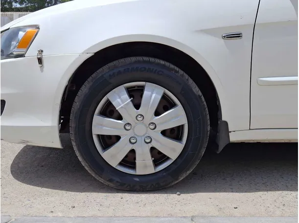 Car image 9
