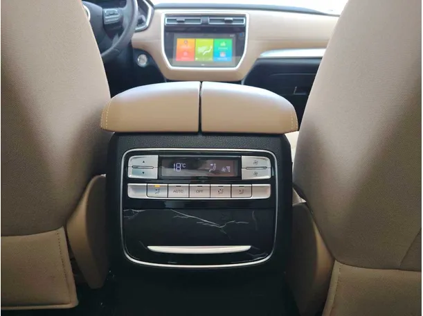Car image 27