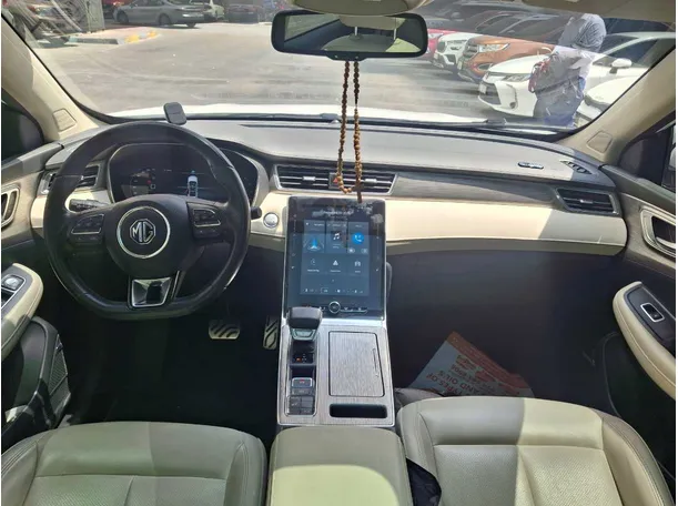 Car image 15