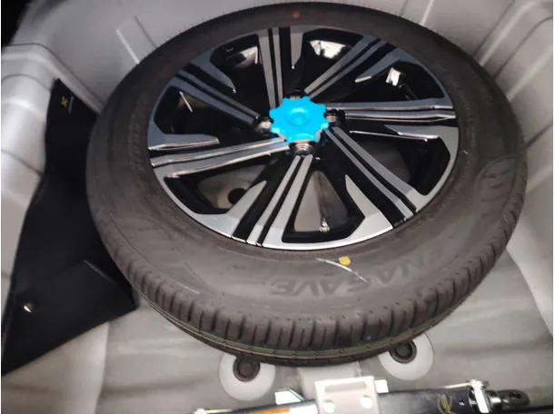 Car image 33