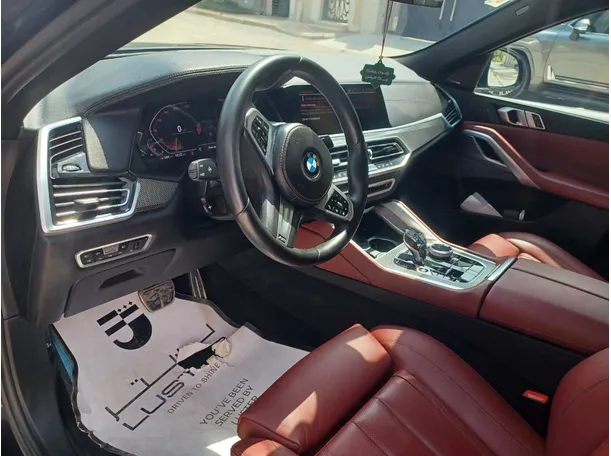 Car image 12