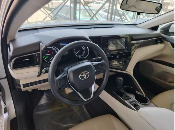 Car image 14