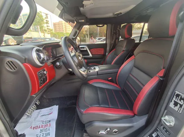 Car image 12