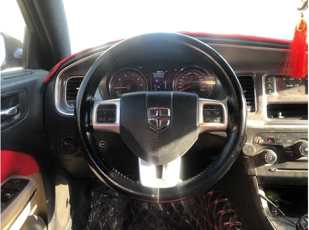 Car image 18