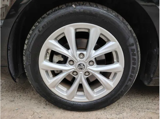 Car image 11