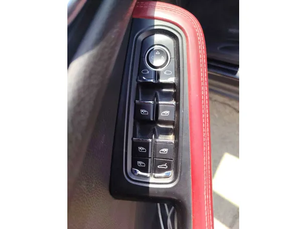 Car image 28
