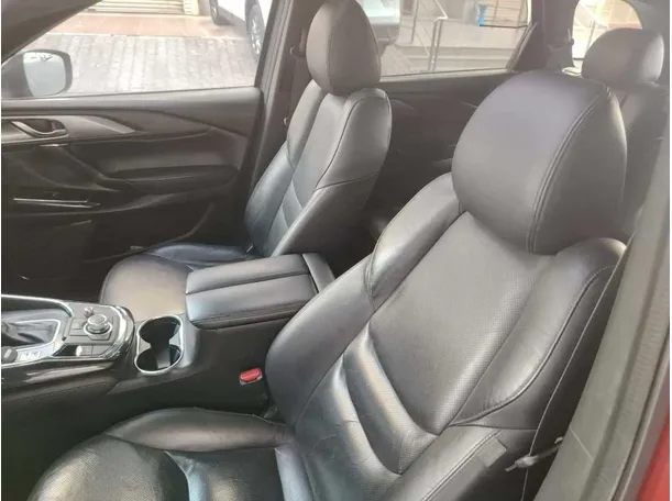 Car image 14