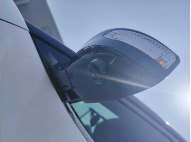 Car image 30