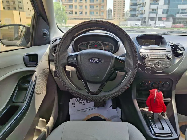 Car image 13