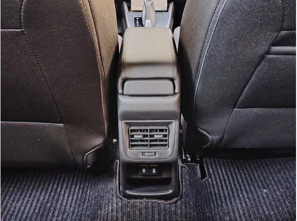 Car image 29