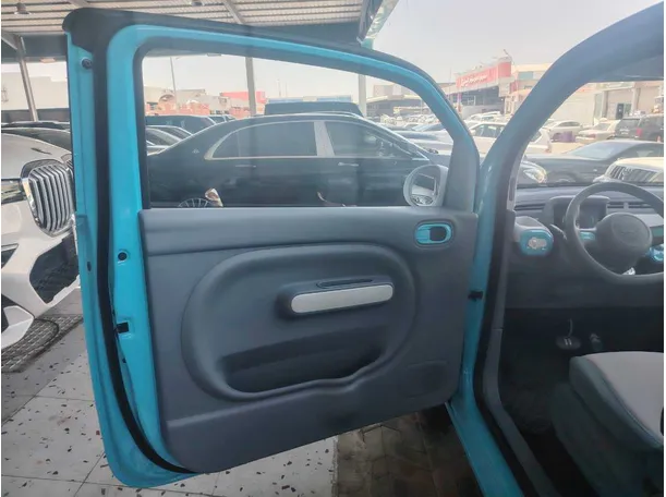 Car image 10